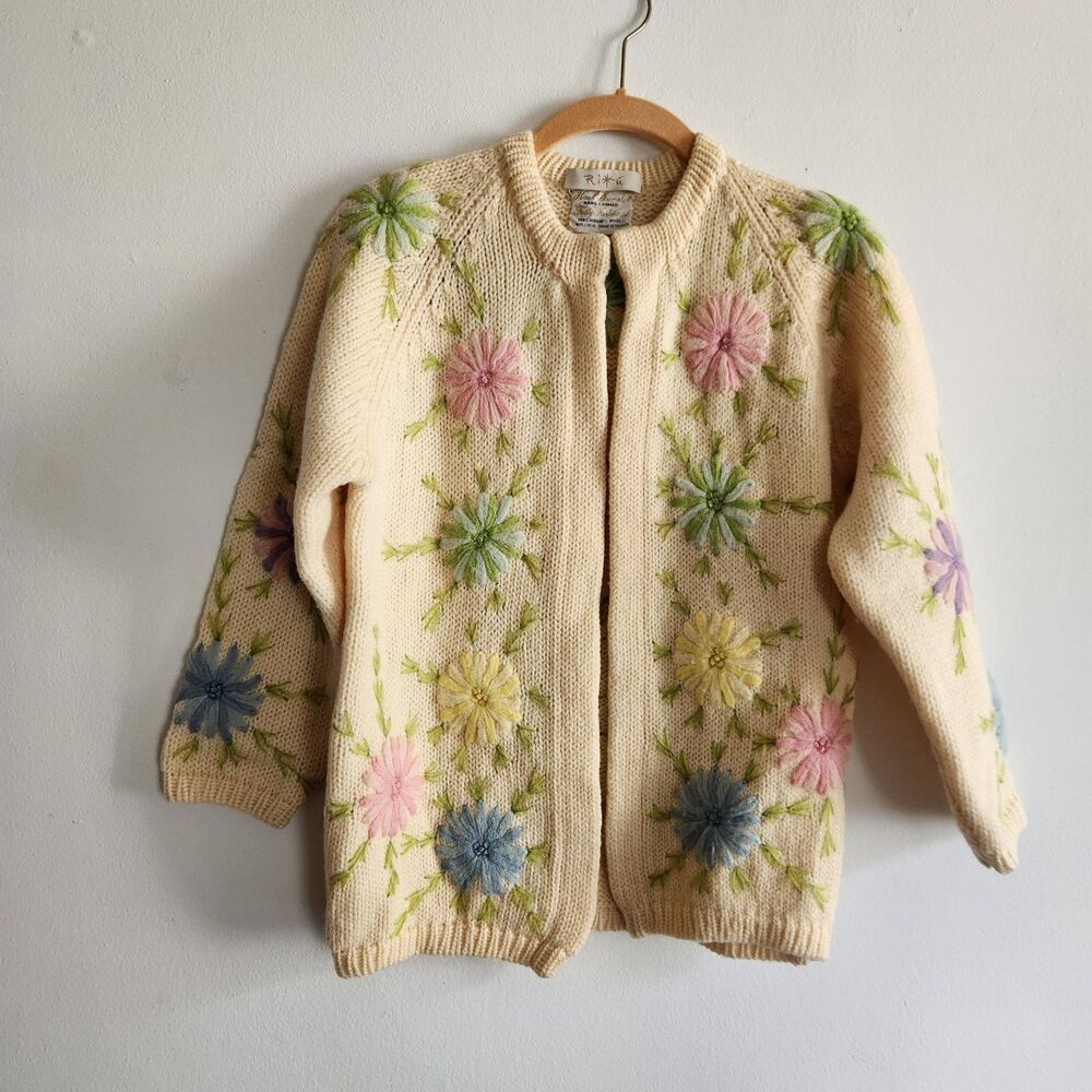 Vintage Ri*u Floral hand loomed 100% virgin wool Size M cardigan granny layers